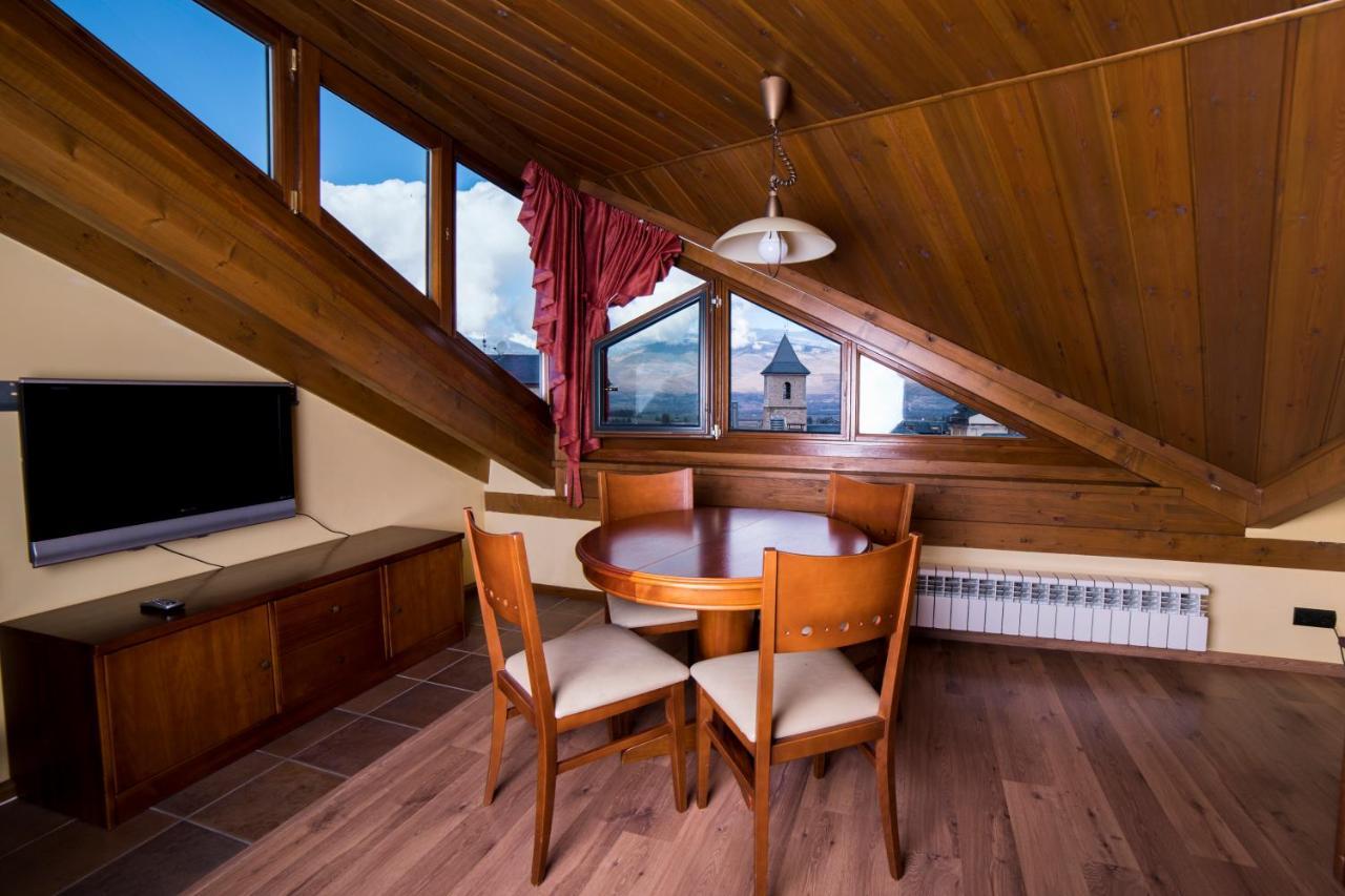 Hotel Roca Alp Bagian luar foto