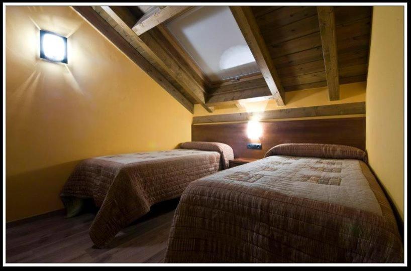 Hotel Roca Alp Bagian luar foto