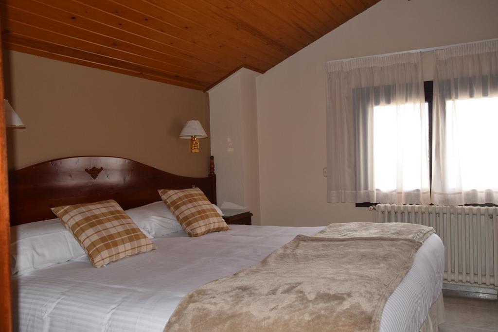 Hotel Roca Alp Bagian luar foto