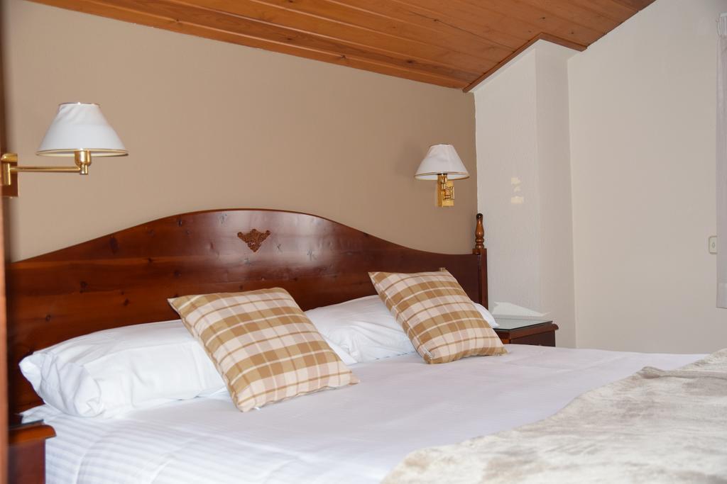 Hotel Roca Alp Bagian luar foto