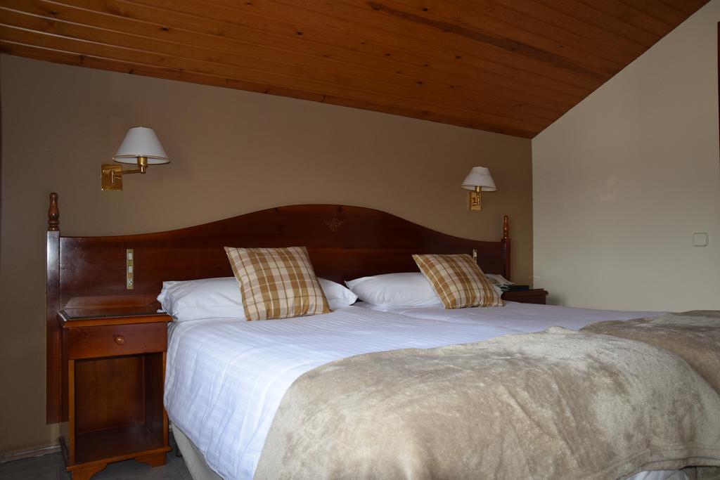 Hotel Roca Alp Bagian luar foto