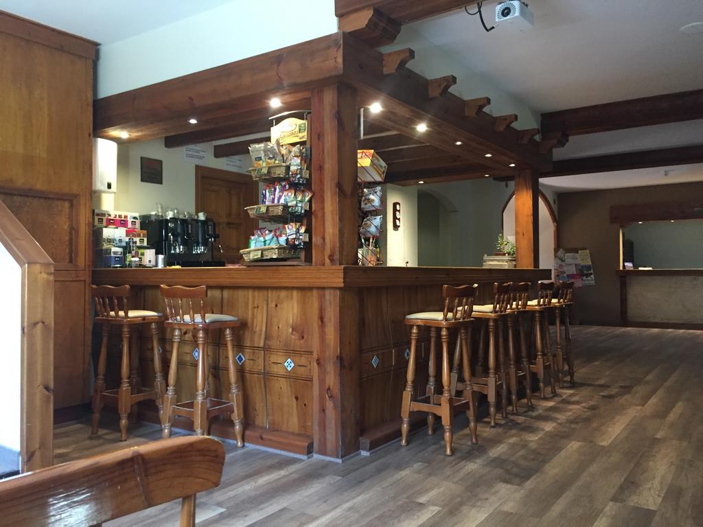 Hotel Roca Alp Bagian luar foto