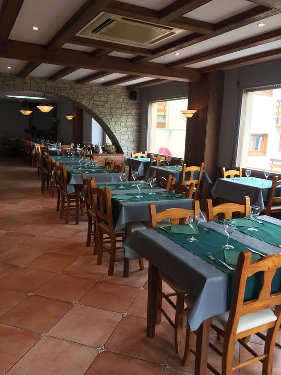 Hotel Roca Alp Bagian luar foto