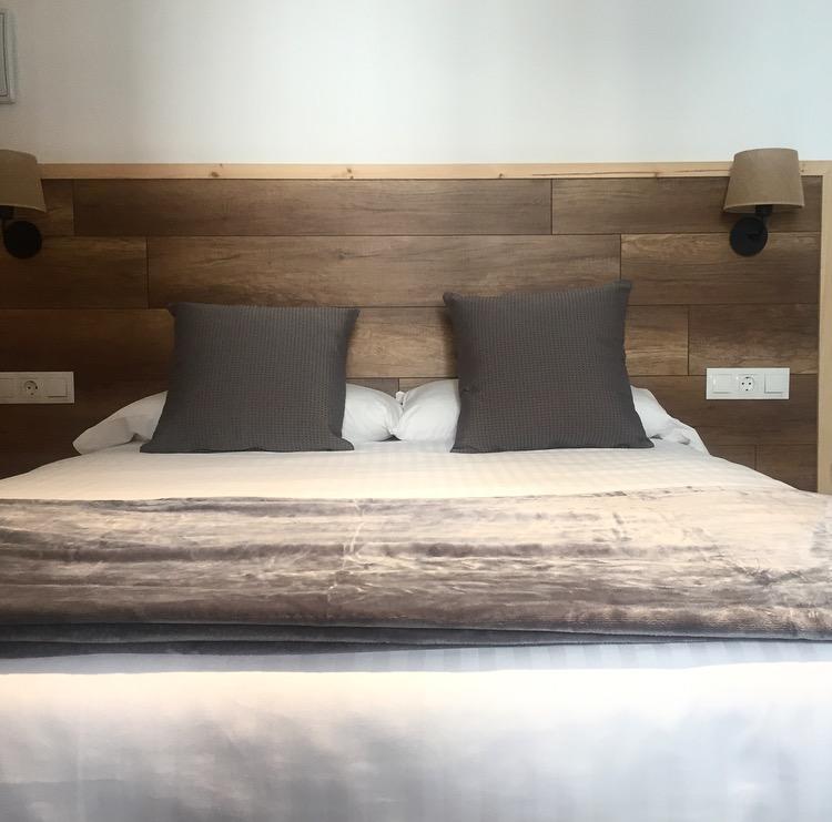 Hotel Roca Alp Bagian luar foto