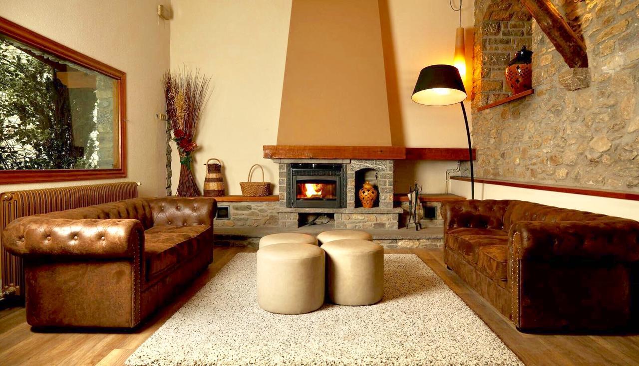 Hotel Roca Alp Bagian luar foto