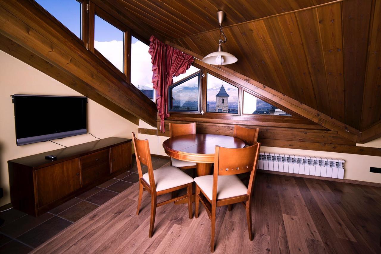 Hotel Roca Alp Bagian luar foto