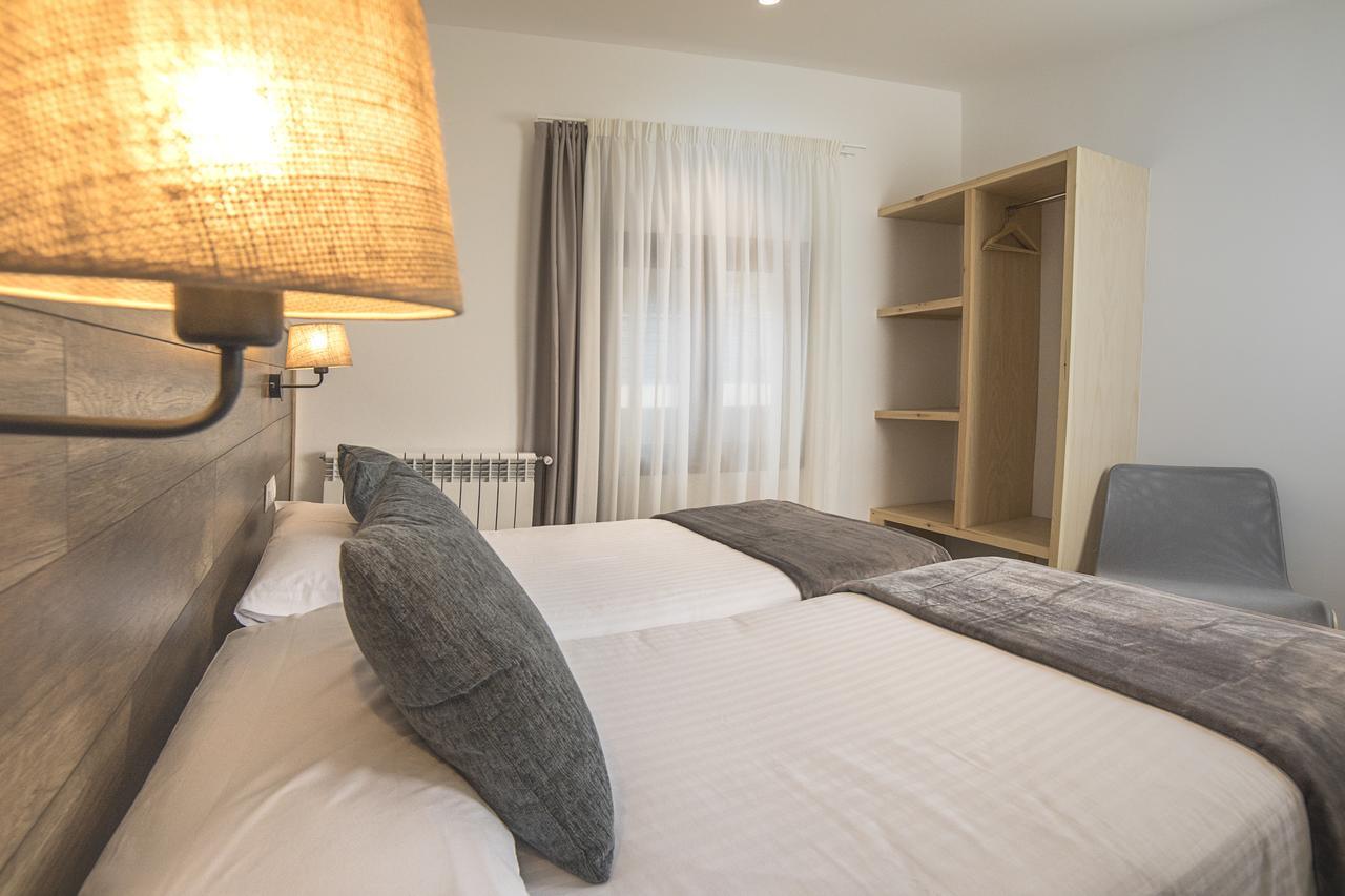 Hotel Roca Alp Bagian luar foto