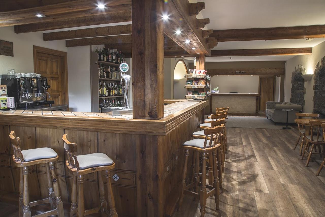 Hotel Roca Alp Bagian luar foto