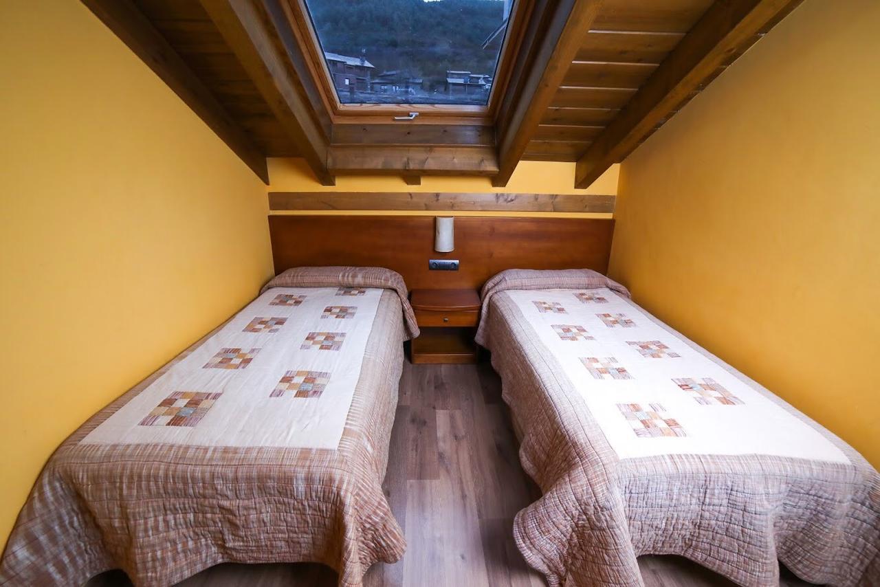 Hotel Roca Alp Bagian luar foto
