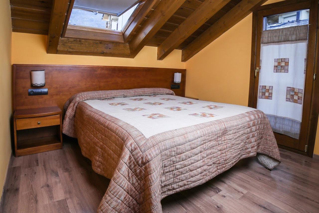 Hotel Roca Alp Bagian luar foto