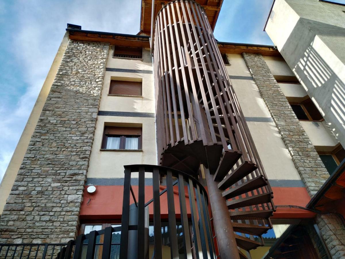 Hotel Roca Alp Bagian luar foto