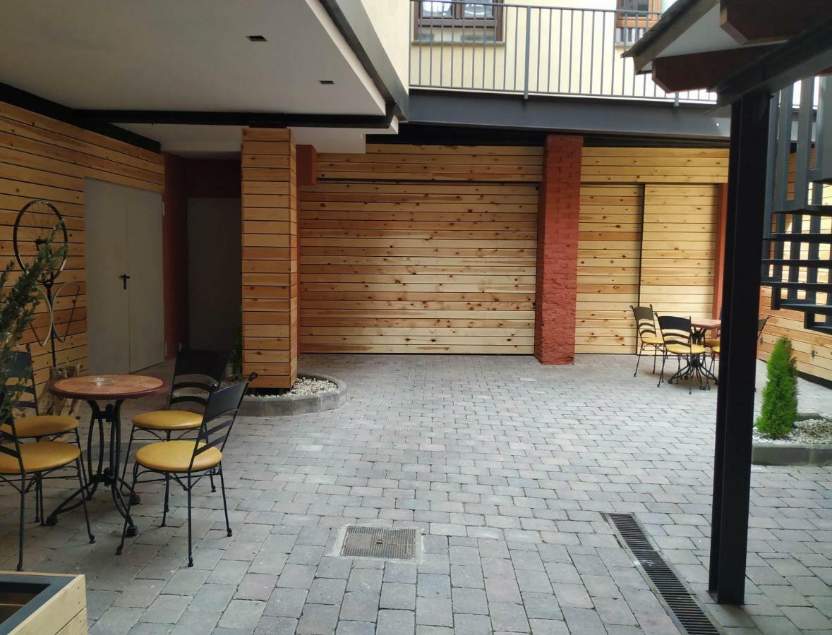 Hotel Roca Alp Bagian luar foto