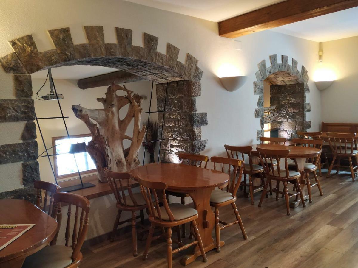 Hotel Roca Alp Bagian luar foto