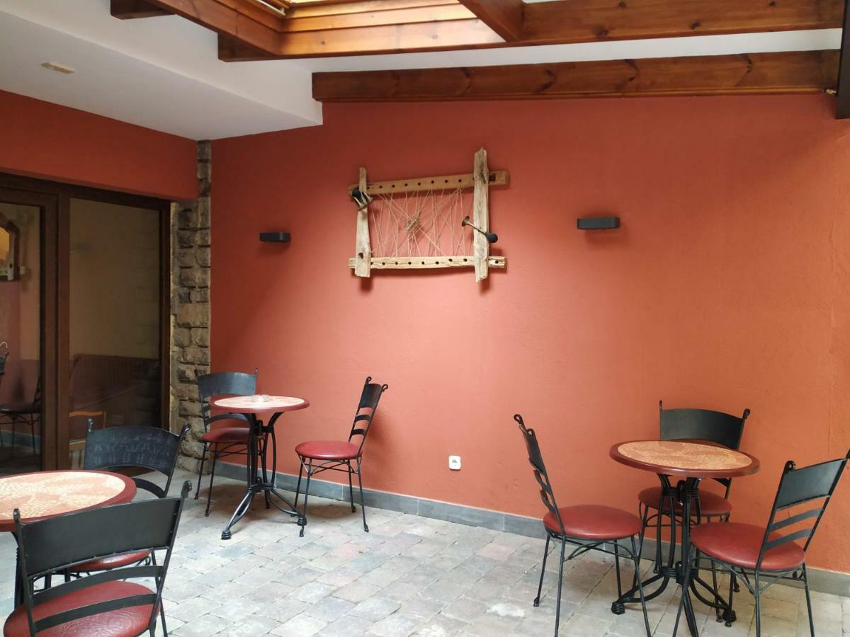 Hotel Roca Alp Bagian luar foto